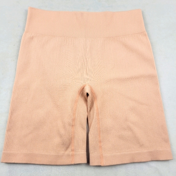 Guess ribbed apricot strech biker shorts Size M/L - Picture 1 of 4